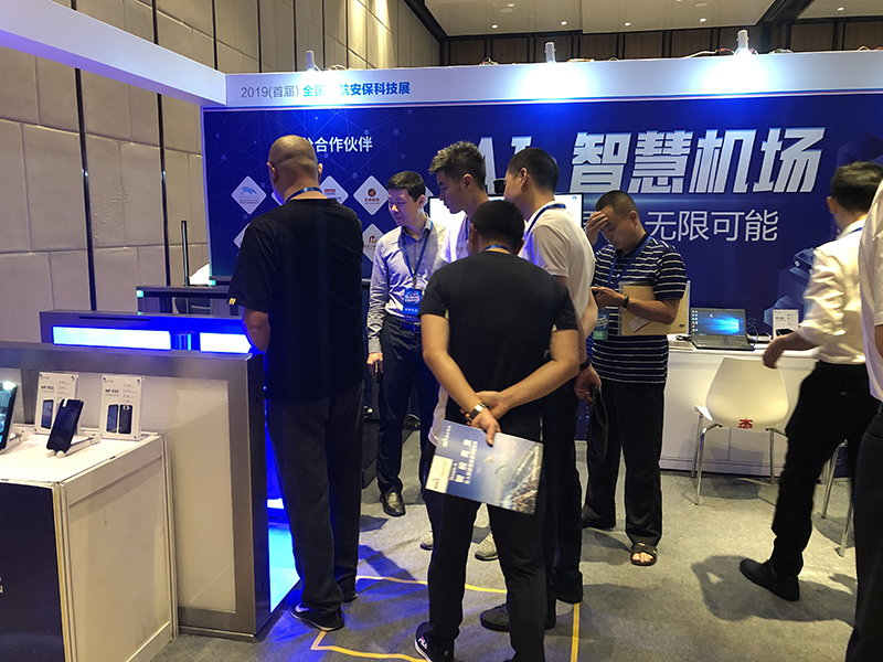 201909021567421825646294.jpg 领导1.jpg